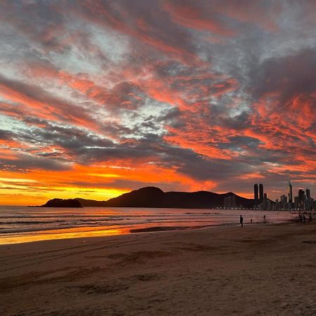 Avenida Atlantica, Beira Mar, Pe Na Areia Apartment Balneario Camboriu Bagian luar foto