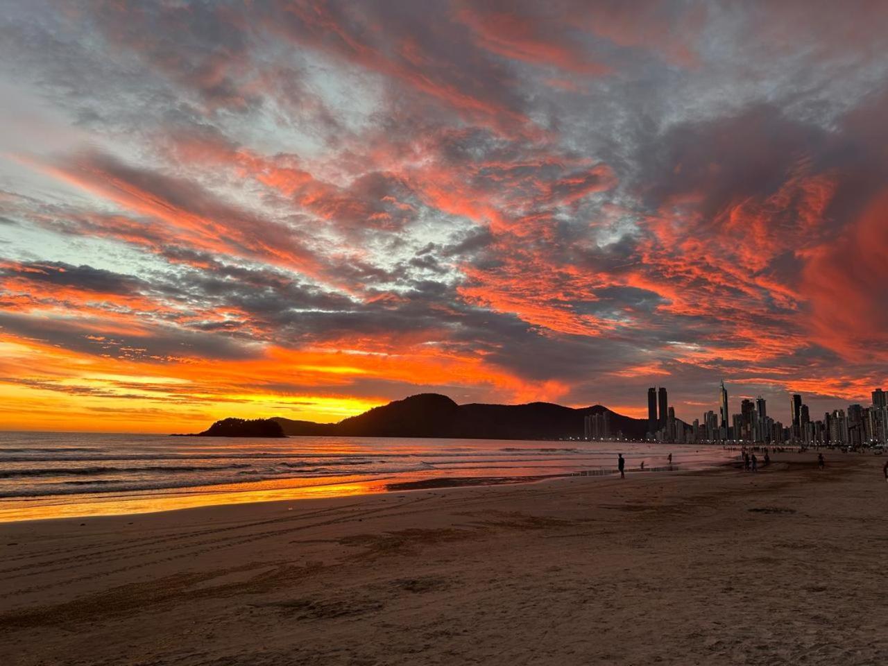 Avenida Atlantica, Beira Mar, Pe Na Areia Apartment Balneario Camboriu Bagian luar foto